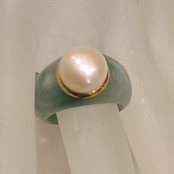 10k YG Cultured Pearl and Jade Ring - Picture 2 of 5